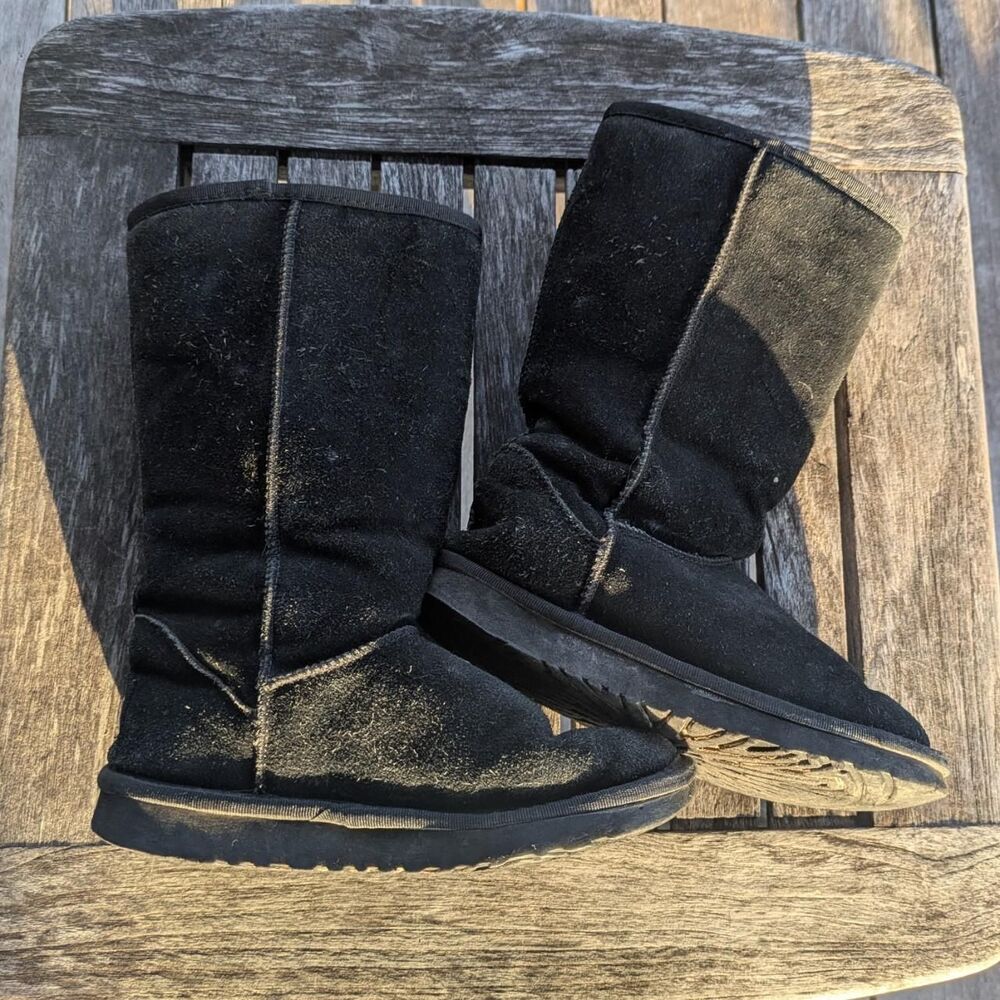 UGG Australia Classic Short black sheepskin boots